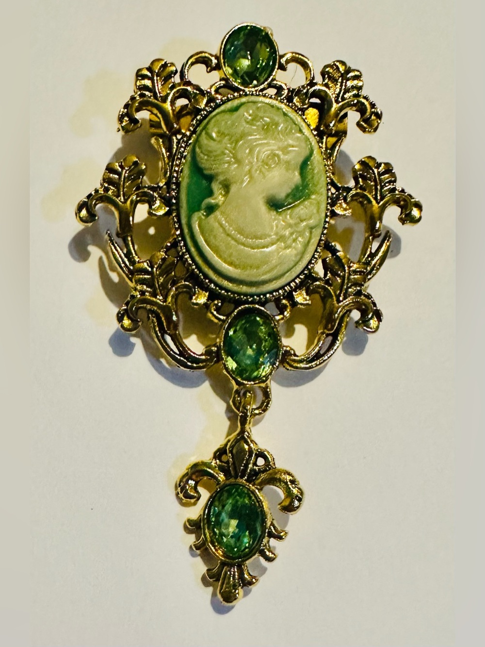 Vintage-Inspired Green Cameo Like Pendant Brooch - Gold Tone